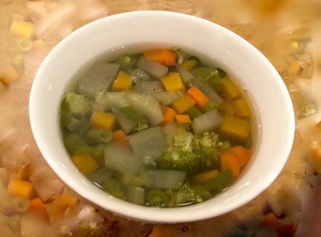 Hot clear vegetable soup [188]